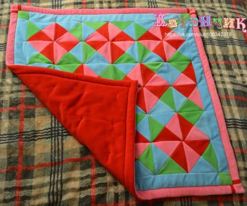 Невероятно приятное, весьма уютное, нежное, очень мягкое и легкое одеяло из флиса, утепленное синтепоном. 01