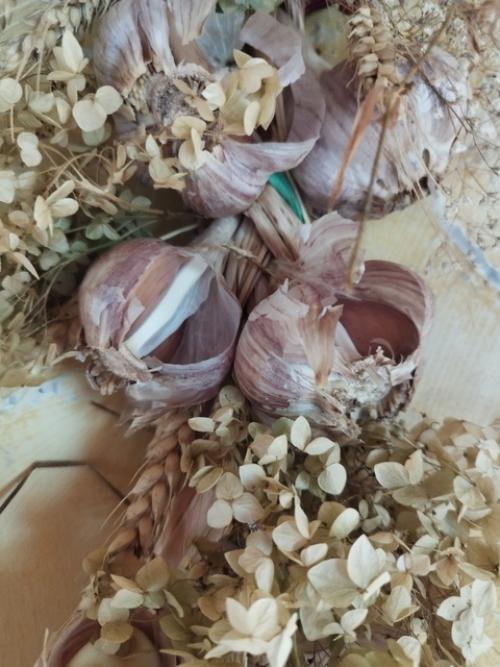 Осенний букет.  Только дошли руки заплести чеснок в косы. 03