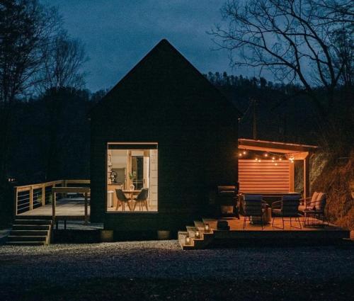 Компактный коттедж с террасами. 02