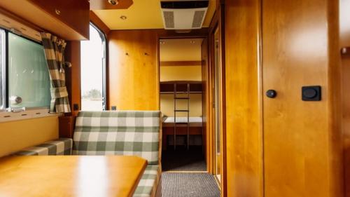 Немецкий ретро - автодом для ценителей классики - на базе пожарного мерседеса 1974 года. 04