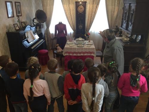 24 сентября воспитанники группы Непоседы посетили талдомский историко-литературный музей. 03