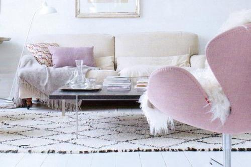 Несправедливо редко в интерьерах квартир встречается сочетание кремового и сиреневого. 02