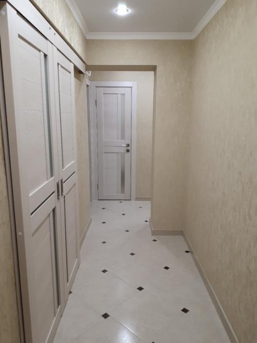 Купили квартиру, сделали ремонт, скромно, но пока что так по деньгам хватило. 09