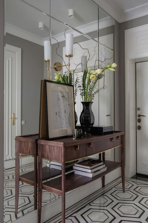 Заказчики этой квартиры - невероятно милая семейная пара с двумя взрослыми детьми. 03