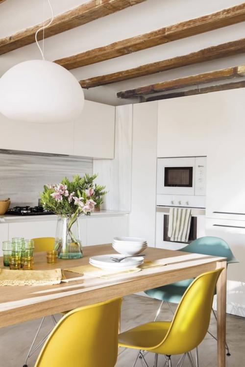 Квартира площадью всего 40 м 2 с балконом и где всё вместе: пространство без перегородок с кухней, гостиной и спальней, которое прекрасно работает. 05