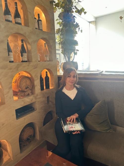 Легендарный ресторан Арарат - это ресторан армянской кухни, находящийся на первом этаже отеля Арарат парк хаятт Москва. 02