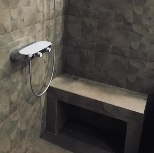 Показал кухню, покажу и ванную комнату. 01