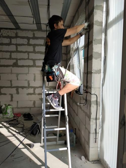 Пора представиться!  Меня зовут Алексей болешенко. 02