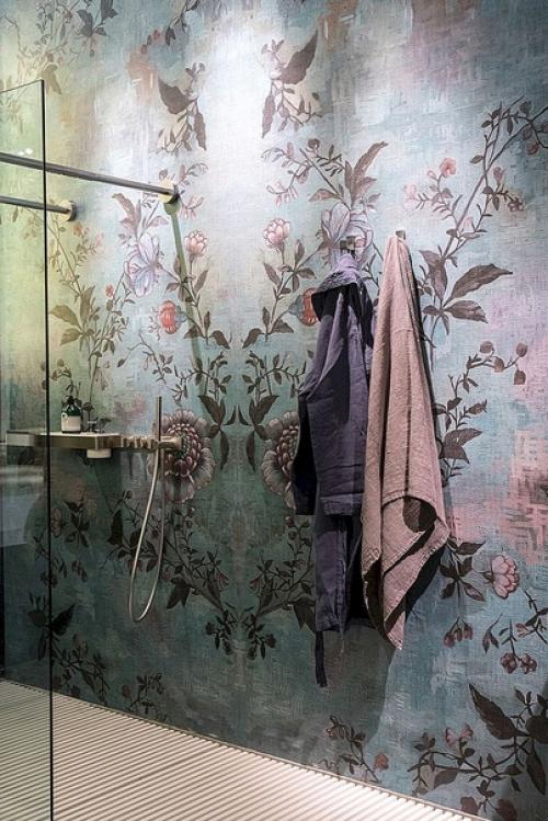 Обои в ванной, керамогранит в спальне. 02