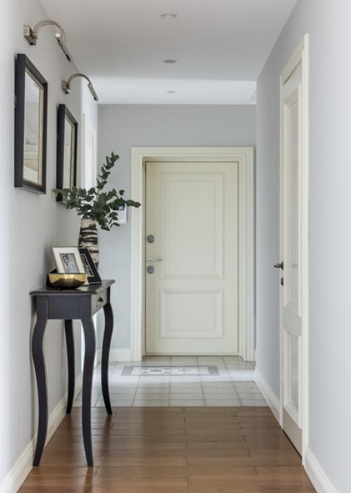 В этой квартире, которая расположена в зеленом московском районе, живет супружеская пара с тремя детьми. 05