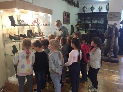 24 сентября воспитанники группы Непоседы посетили талдомский историко-литературный музей. 04