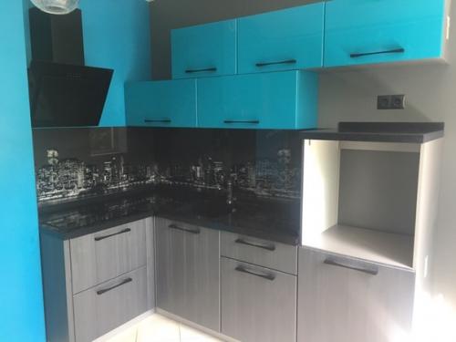 Добрый день, въехали в новую квартиру и получили такую кухню.