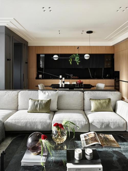 Хозяева этой квартиры - семейная пара средних лет. 04