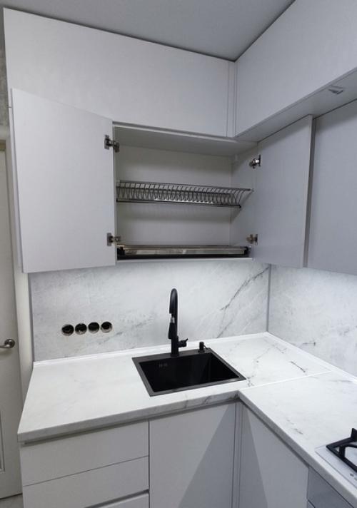 Уютная атмосфера вашего дома с белой кухней. 04