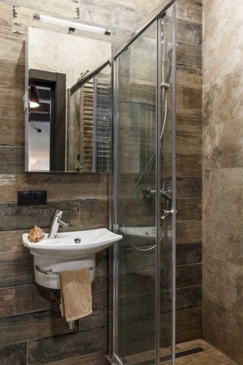 Графитовый цвет в интерьере маленькой квартиры в стиле Лофт. 05