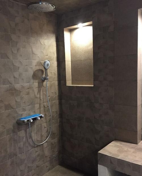 Показал кухню, покажу и ванную комнату.