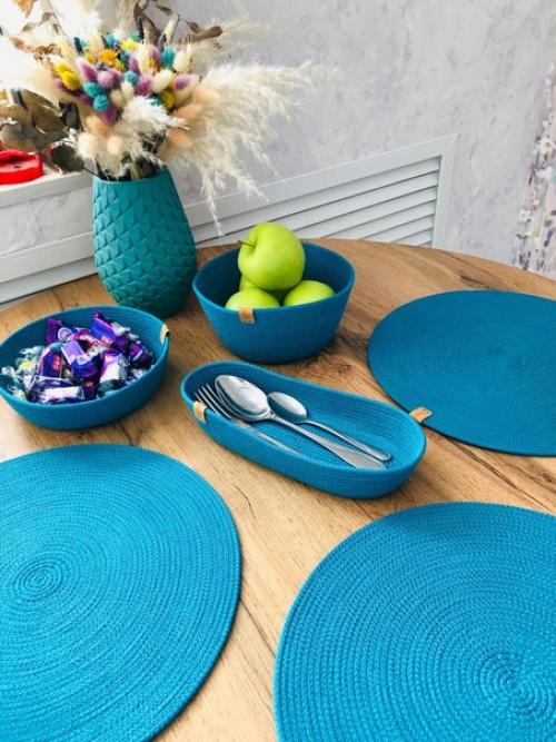 Салфетки для сервировки могут улучшить визуальную привлекательность знакомых блюд и общую атмосферу обеденной зоны. 01