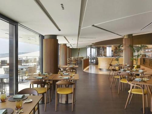 В венгерском регионе токай - хедьялья появилась винодельня Sauska Tokaj, архитектура которой будто парит над землёй. 03