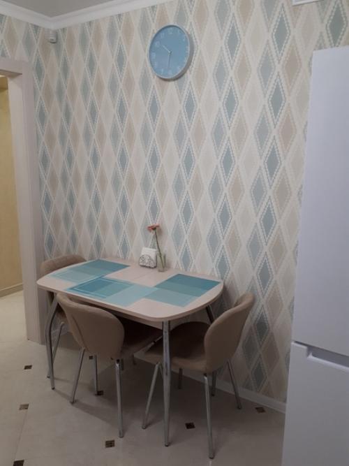 Купили квартиру, сделали ремонт, скромно, но пока что так по деньгам хватило. 02