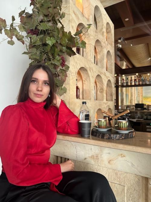 Легендарный ресторан Арарат - это ресторан армянской кухни, находящийся на первом этаже отеля Арарат парк хаятт Москва. 01