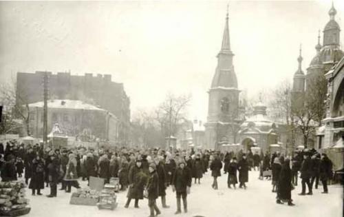 У андреевского рынка. 01