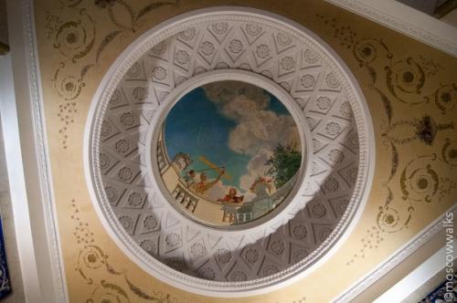 История одной из самых красивых сталинских высоток - жилой дом на котельнической набережной. 02