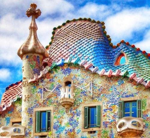 Дом бальо.  Дом бальо - знаменитое творение великого каталонского зодчего Антонио гауди. 02