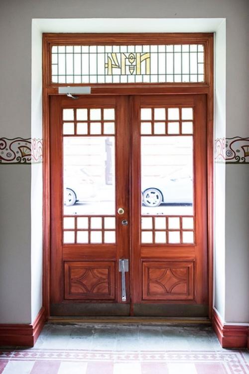 Небольшая скандинавская квартира с кирпичной стеной (53 кв. 09