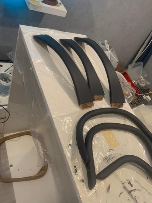 И снова, доброго времени суток многие новички начинают со стульев … я крашу двери и шкафы, обновляю кресла, и такая, а стулья, стулья то как? 03