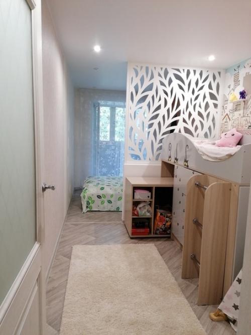 Комнату зонировали на детскую и спальную зону. 06