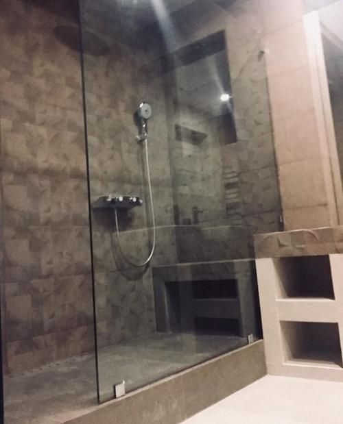 Показал кухню, покажу и ванную комнату. 02