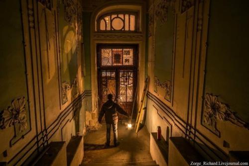 Интерьеры Дома со Змеями. 02