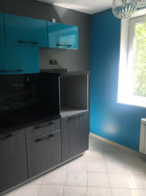 Добрый день, въехали в новую квартиру и получили такую кухню. 01