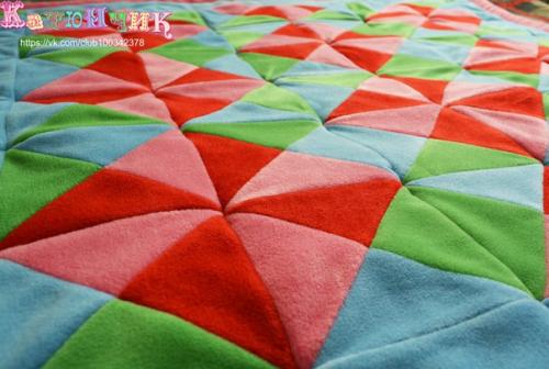 Невероятно приятное, весьма уютное, нежное, очень мягкое и легкое одеяло из флиса, утепленное синтепоном. 02