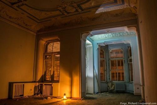 Интерьеры Дома со Змеями. 03