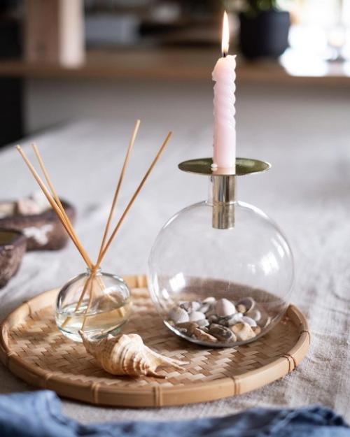 Дом в скандинавском стиле с винтажной мебелью и зелёными растениями. 05