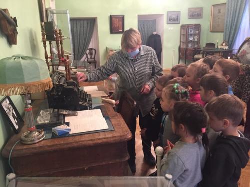 24 сентября воспитанники группы Непоседы посетили талдомский историко-литературный музей. 08