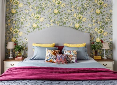 В этой квартире, которая расположена в зеленом московском районе, живет супружеская пара с тремя детьми. 02