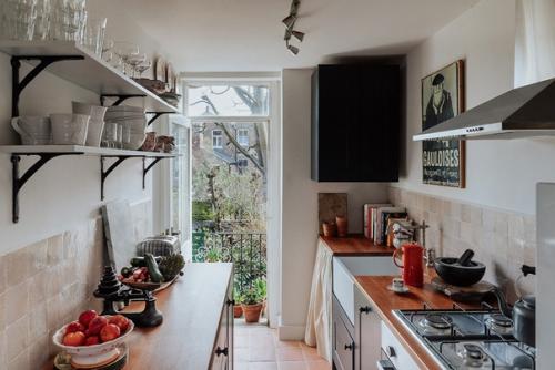 Небольшая квартира в Лондоне с творческой атмосферой и классическим шармом. 05