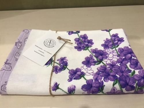 Лавандовый цвет в интерьере кухни - это превосходный выбор для создания атмосферы уюта и спокойствия. 02