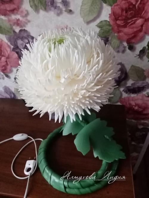 Светильник - торшер модный акцент ушедшего года, выполнен из безопасного материала изолон. 01