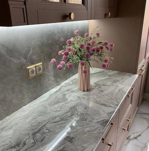 Просторная кухня. В современном стиле. 01