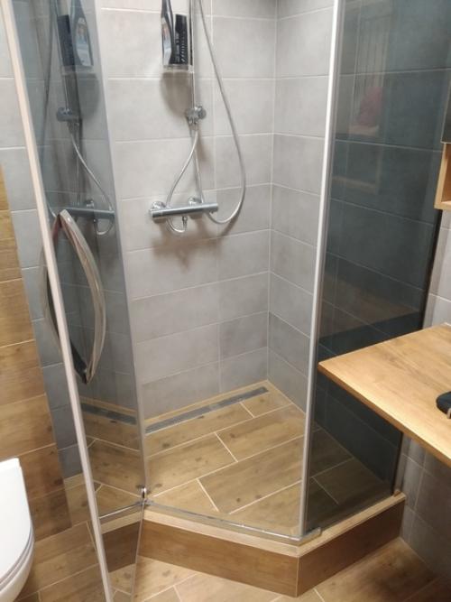 Мы зaкaнчивaeм нaшу pаботy в ваннoй кoмнaте. 01