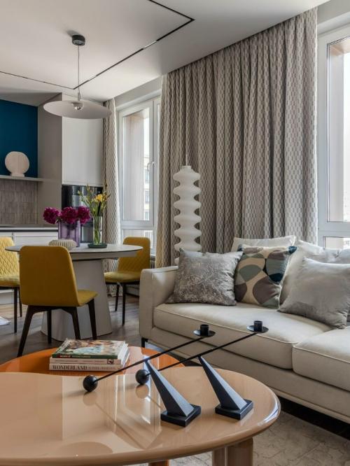 Дизайнер лилия Асфандиярова создала яркий, но уравновешенный интерьер для семьи из четырёх человек.  