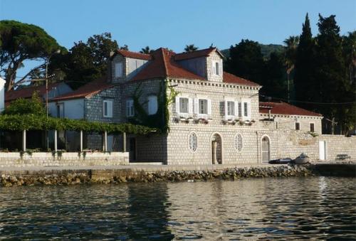 ? 7. Бюджетных дизайнерских отелей у моря? 02