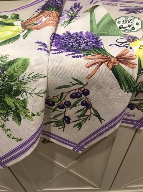 Лавандовый цвет в интерьере кухни - это превосходный выбор для создания атмосферы уюта и спокойствия. 01