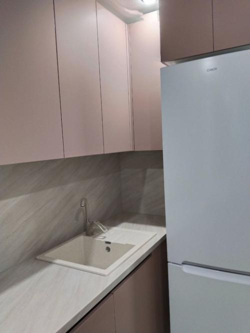 Кухня в пудровом цвете - это один из самых популярных трендов среди дизайнеров интерьера. 03