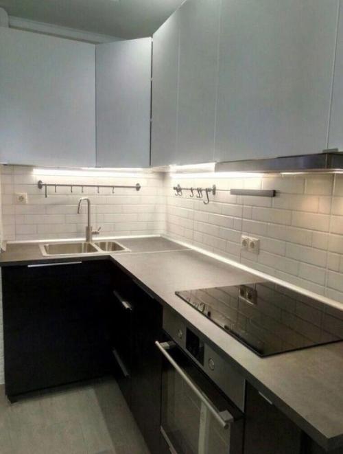 Ремонт в кухне.  Только полка над столом выглядит немного лишней. 06