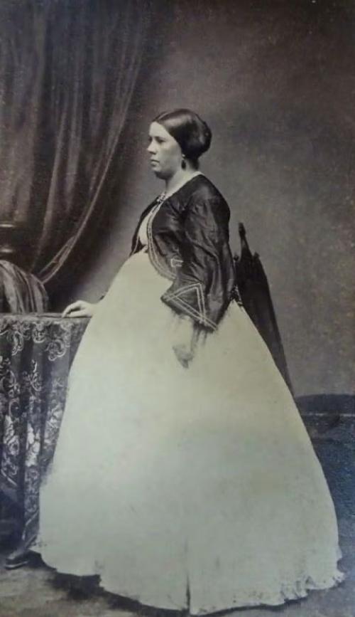 Беременность и мода: скрывать или подчёркивать? 
