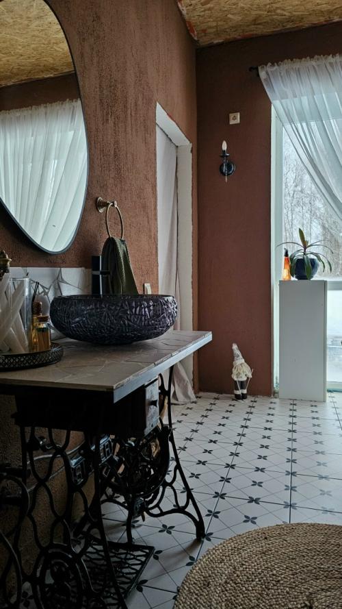 Совместно с девочками из других групп собрали для вас подборку второй жизни старой швейной машинки. 01